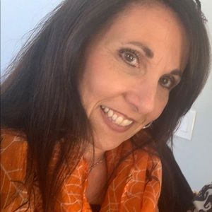 Meet your Posher, Carla